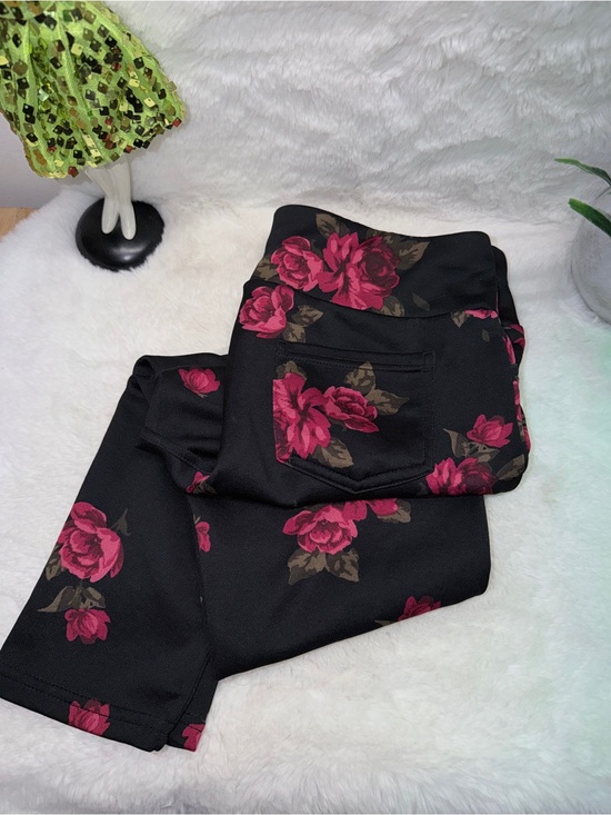 shosho Pants - Black Leggings with Red Rose Floral Print Silky Jeggings with Pockets 🌹